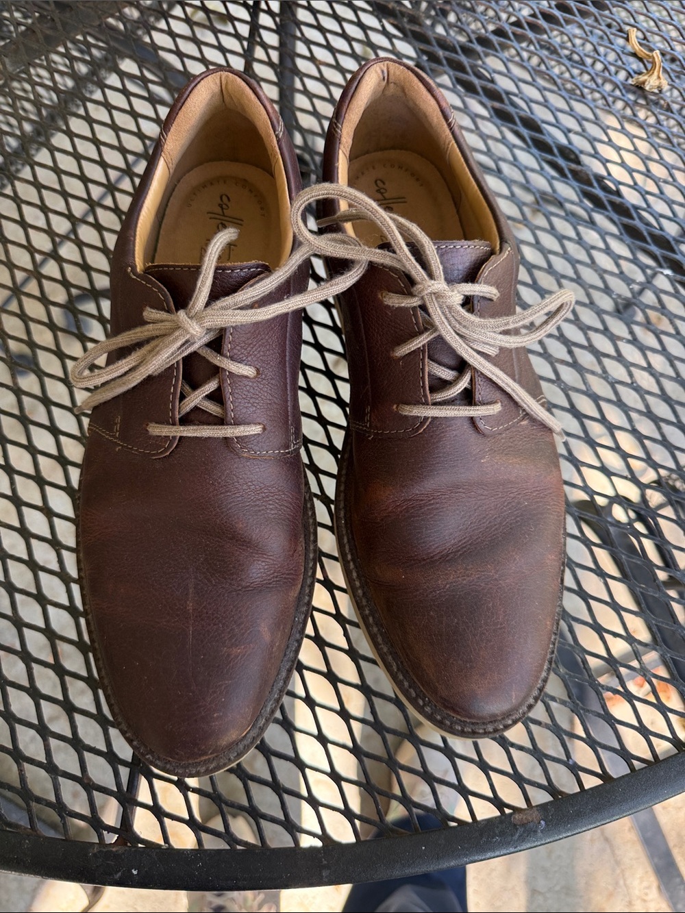 Clarks Men’s Dark Brown Leather Derby Shoes with Beige Laces